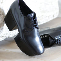 ローファー・オックスフォード PRADA Vintage lace-up shoes NIB Vtg PRADA Spazzolato Black Leather Oxford Shoes Lace Up