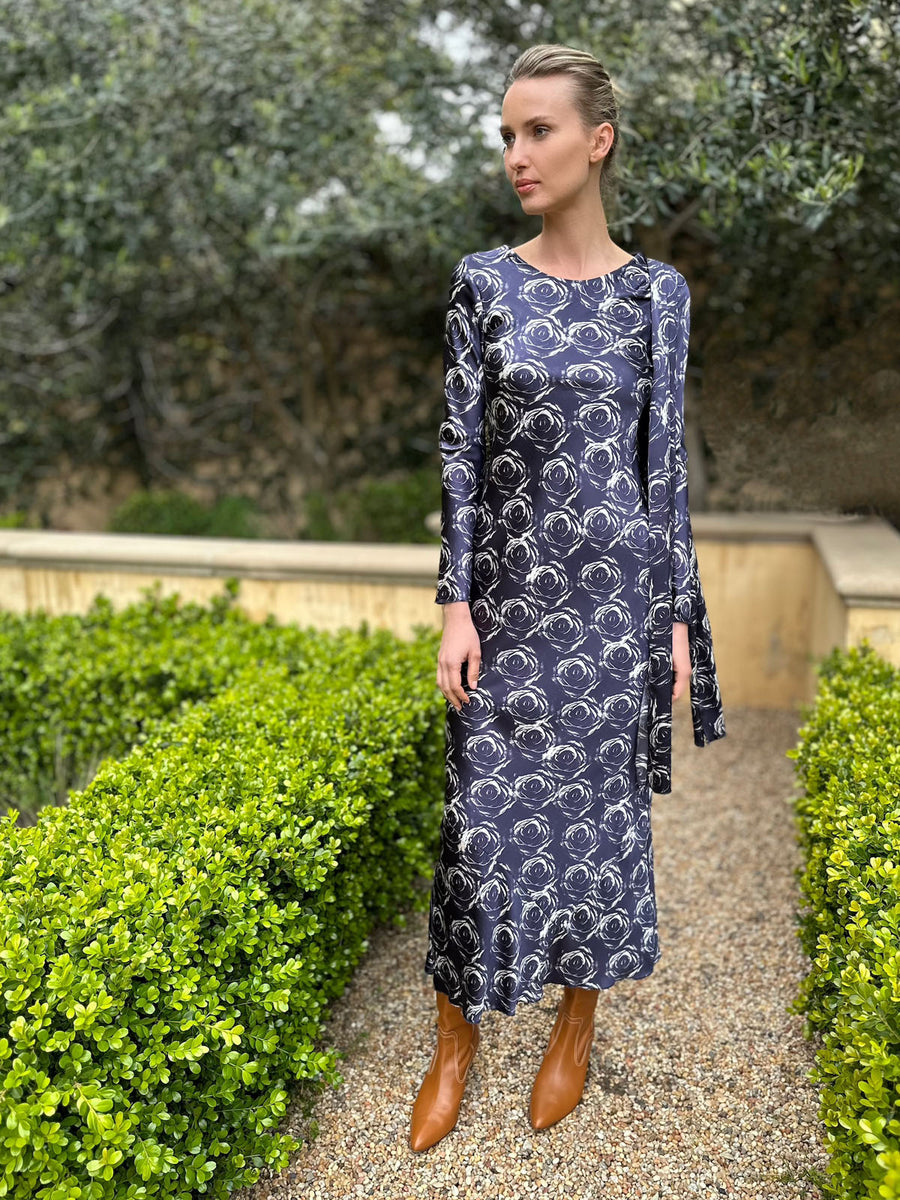 Jill Dress : Navy Roses