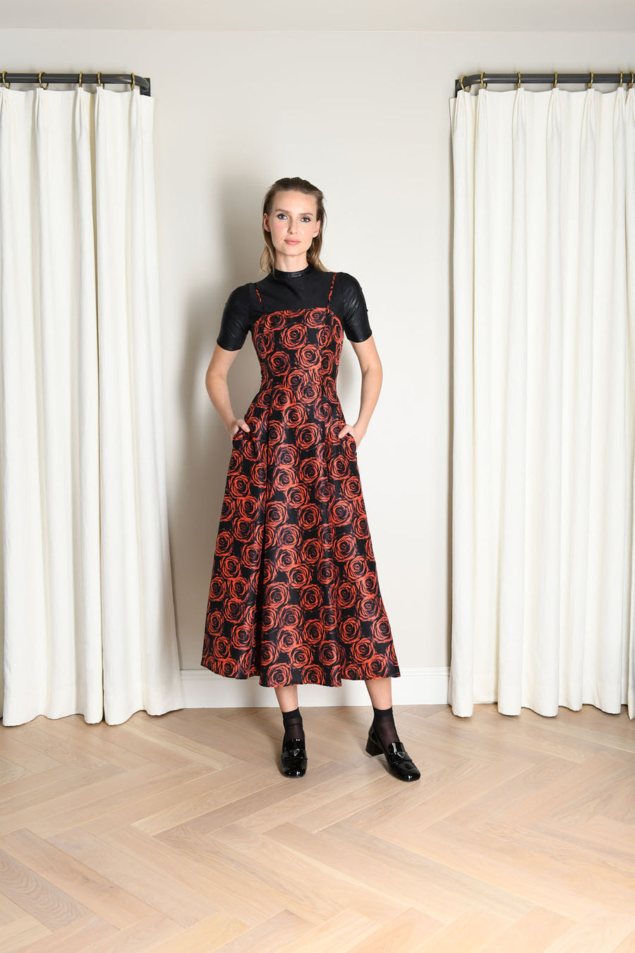 Kelly Dress : Black & Red Roses