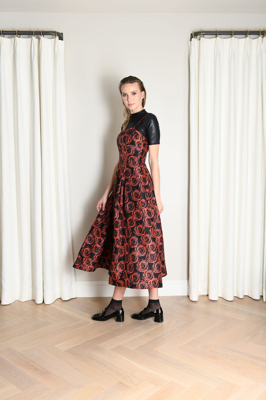 Kelly Dress : Black & Red Roses